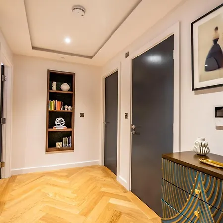 Twenty Seven Hq Apartment